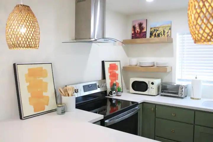 Serene Modern Home Backdoor With Great Wifi, Games, Movies, Patio Seating And Bbq Easy Access To North Joshua Tree National Park In 10 Minutes Twentynine Palms Eksteriør billede