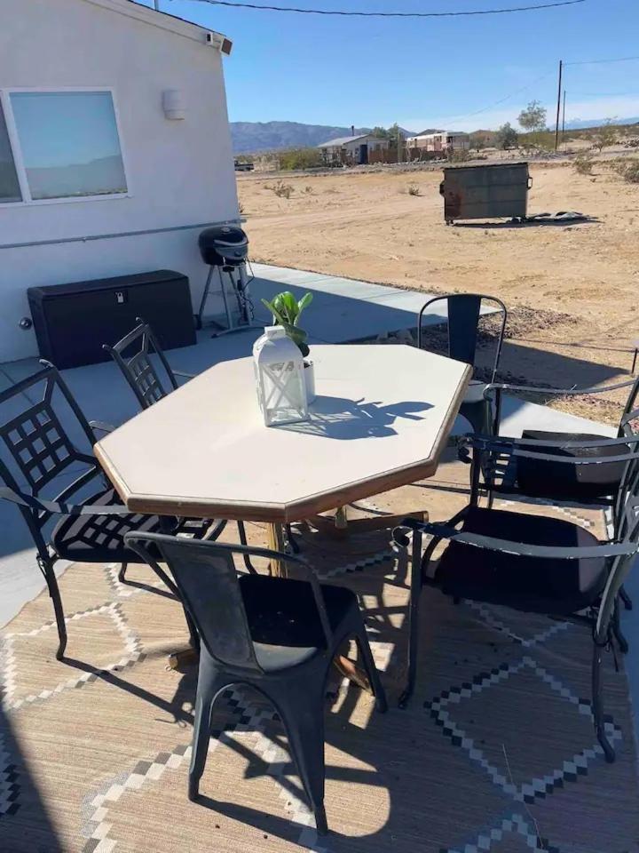 Serene Modern Home Backdoor With Great Wifi, Games, Movies, Patio Seating And Bbq Easy Access To North Joshua Tree National Park In 10 Minutes Twentynine Palms Eksteriør billede