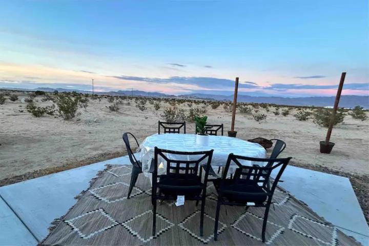 Serene Modern Home Backdoor With Great Wifi, Games, Movies, Patio Seating And Bbq Easy Access To North Joshua Tree National Park In 10 Minutes Twentynine Palms Eksteriør billede
