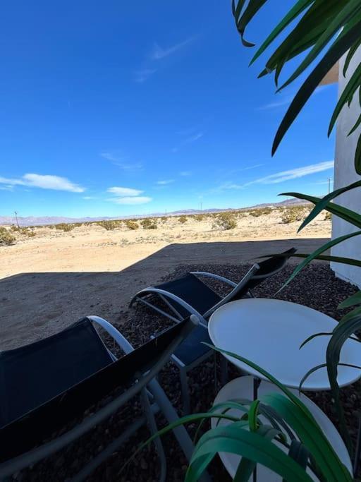 Serene Modern Home Backdoor With Great Wifi, Games, Movies, Patio Seating And Bbq Easy Access To North Joshua Tree National Park In 10 Minutes Twentynine Palms Eksteriør billede