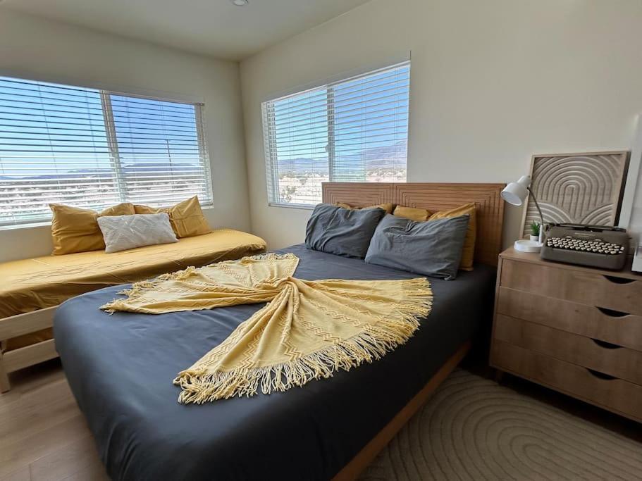 Serene Modern Home Backdoor With Great Wifi, Games, Movies, Patio Seating And Bbq Easy Access To North Joshua Tree National Park In 10 Minutes Twentynine Palms Eksteriør billede