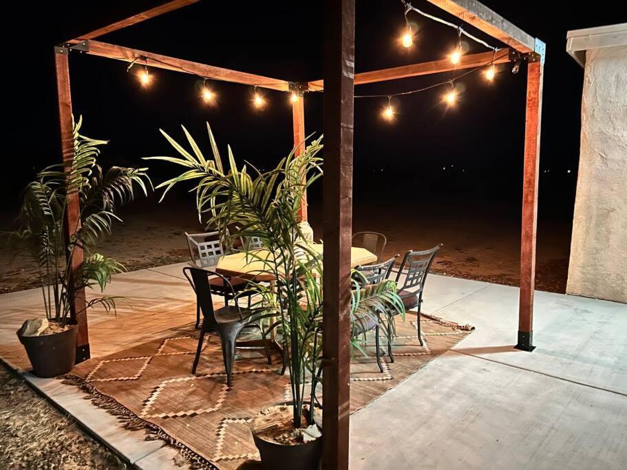 Serene Modern Home Backdoor With Great Wifi, Games, Movies, Patio Seating And Bbq Easy Access To North Joshua Tree National Park In 10 Minutes Twentynine Palms Eksteriør billede
